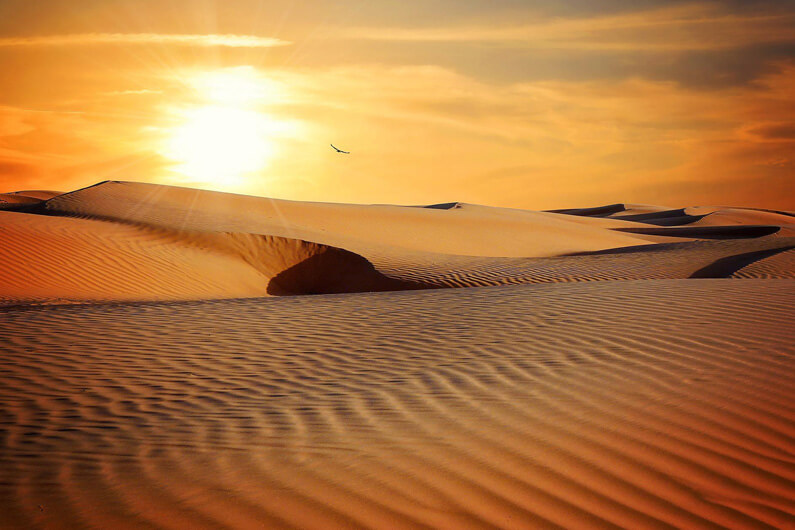 Imagem de um deserto para ilustrar o artigo sobre primeira bateria de areia do mundo a armazenar energia