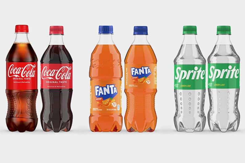 Imagem de três garrafas plásticas antigas da Coca-Cola, Fanta e Sprite ao lado de três garrafas plásticas com o novo design das mesmas marcas ilustra o post questiona: Por que a Coca-Cola mudou o formato de sua garrafa nos EUA?
