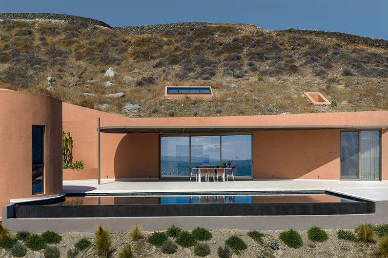 Imagem do projeto Olen para ilustrar o post cujo título diz que um hotel costeiro foi construído semienterrado em falésia.