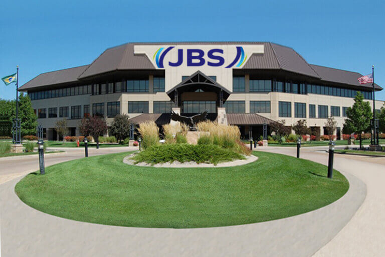 Imagem de uma das fábricas da JBS nos EUA para ilustrar o artigo cujo título diz que a JBS e outras gigantes do ramo fazem promessas net zero vazias.