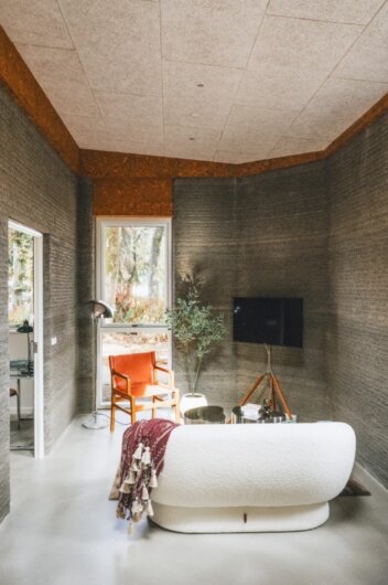 Imagem da parte interna de uma casa impressa em 3D ilustra o post cujo título diz que um projeto habitacional impresso em 3D é o maior da Europa.